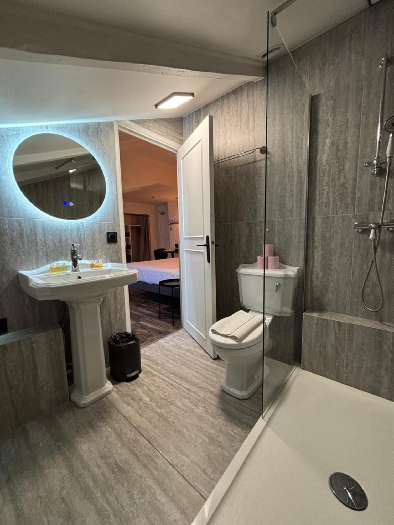 Triple Room,1687448436:JPEG